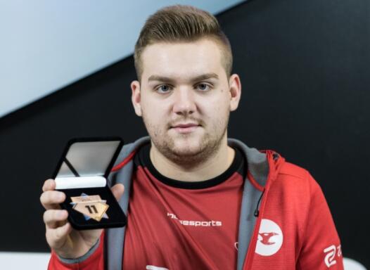 Royal Never Give Up 发布 2025 赛季阵容：增加了一名新的辅助选手 Niket